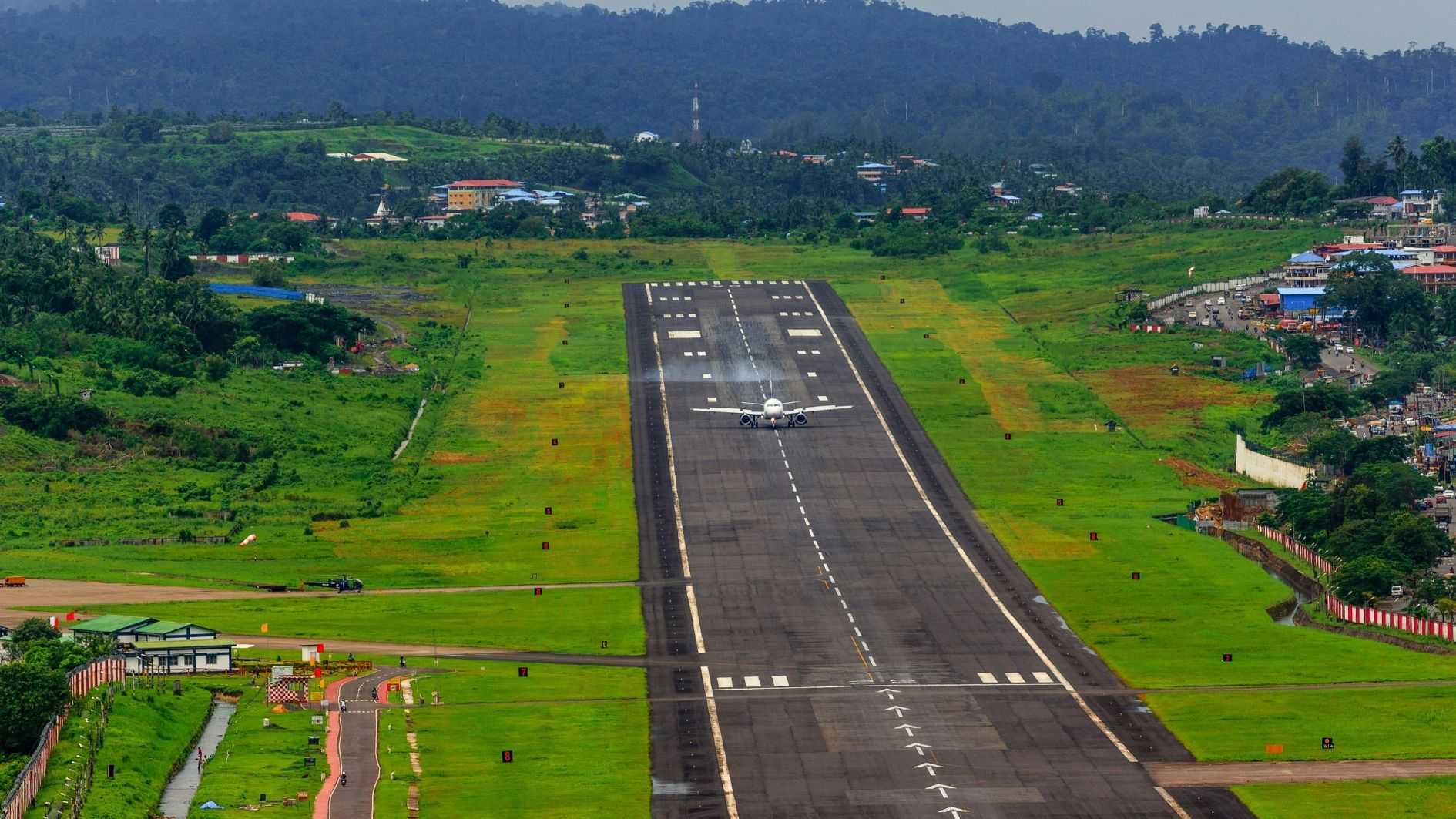 5 Bandara Terkecil di Indonesia, Ada yang Cuma Tampung 40 Orang Loh!